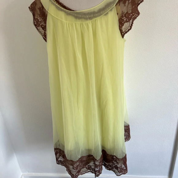 1960s Vanity Fair Butter Yellow Babydoll Nightgown, Medium - Picture 3 of 10